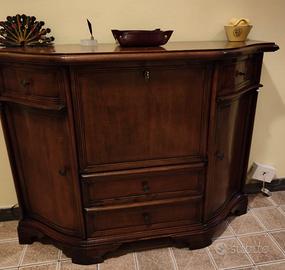 Mobiletto di legno a parete