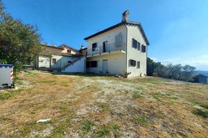 Villa di 355 m² con più di 5 locali e box auto dop