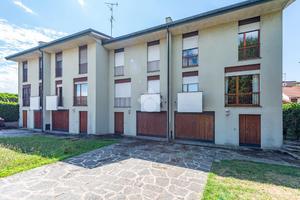 VILLA A SCHIERA D'ANGOLO A ARESE