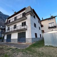 Casa tre piani ( 2 appartamenti/garage/4 cantine)