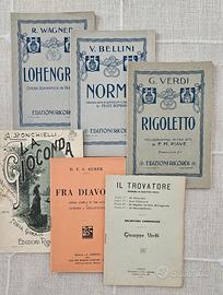 Vecchi spartiti di opere.