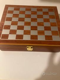 Cofanetto fiaschetta e scacchi