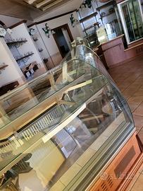 Arredamento per panetteria-pasticceria