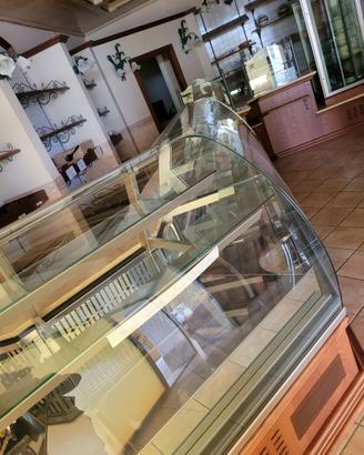 Arredamento per panetteria-pasticceria