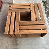 Tavolo in legno ancora nuova