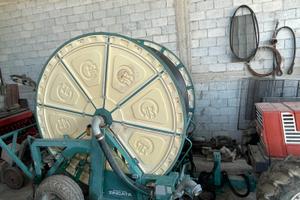 Macchina agricola per irrigazione