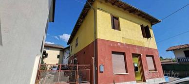 Immobile in asta di 200 m² con più di 5 locali a A