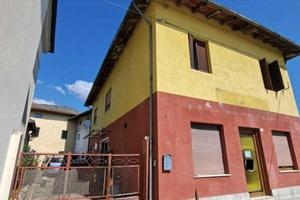 Immobile in asta di 200 m² con più di 5 locali a A