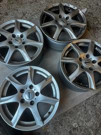 Cerchi in lega Nissan 16”