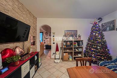 Porzione di casa indipendente con ampio giardino e