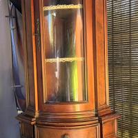 Vetrine angolari in legno