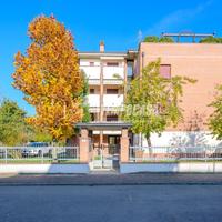 Attico con terrazzo e doppi garage in zona resid