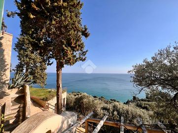 VILLA SINGOLA A FINALE LIGURE