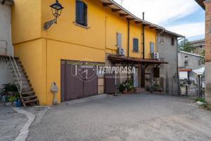 SOLUZIONE INDIPENDENTE CON AMPIO GARAGE
