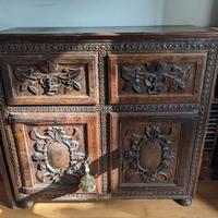 Antica credenza spagnola intagliata del '600