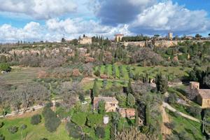 Rustico / Casale di 400 m² con box auto a Pienza