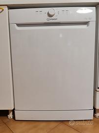 LAVASTOVIGLIE INDESIT 12 COPERTI
