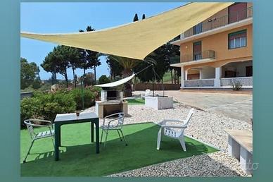 Soleggiato appartamento villa vista mare