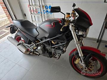 DUCATI MONSTER 900 del 2000