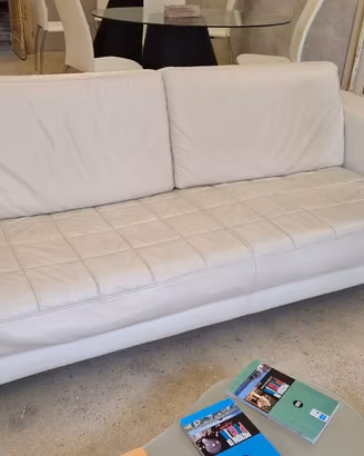 Letti, armadi, tavoli e arredamento in genera