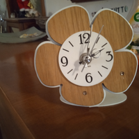 Orologio a lancette a forma di fiore