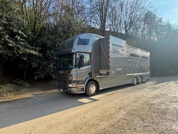 Van Scania STX trasporto cavalli con popout