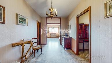 Pentalocale con due garage