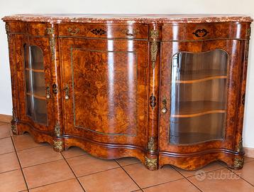 Credenza antica in legno