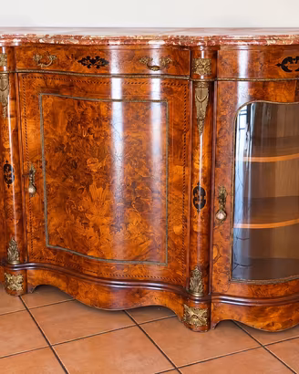 Credenza antica in legno