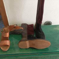scarpe sandali in cuoio e stivali in camoscio 