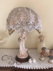 Lampada vintage in pizzo bianco