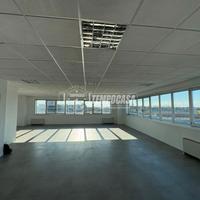 LOCALE COMMERCIALE IN POSIZIONE STRATEGICA