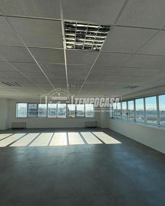 LOCALE COMMERCIALE IN POSIZIONE STRATEGICA