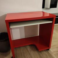 Scrivania MIKAEL IKEA

colore Rosso