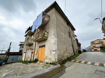 3 LOCALI A CASTIGLIONE DEL GENOVESI