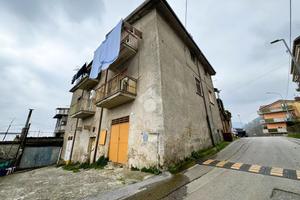 3 LOCALI A CASTIGLIONE DEL GENOVESI