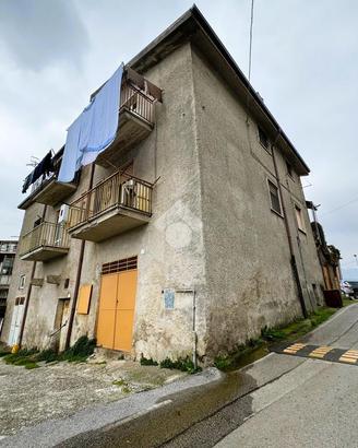3 LOCALI A CASTIGLIONE DEL GENOVESI
