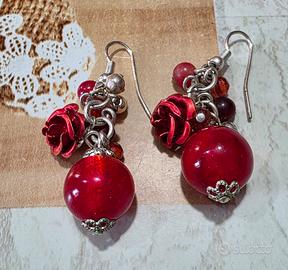 Orecchini rossi con rose bigiotteria