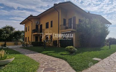 TRILOCALE CON PISCINA CONDOMINIALE