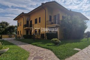 TRILOCALE CON PISCINA CONDOMINIALE