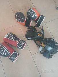 guanti e caschetti da boxe