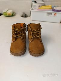 Scarpe tipo timberland 