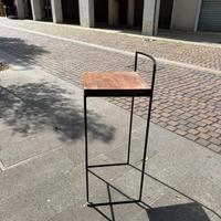 Sgabello artigianale  in ferro con seduta il legno