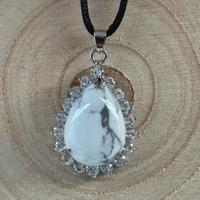 Ciondolo Howlite con Zirconi