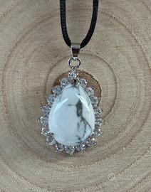 Ciondolo Howlite con Zirconi