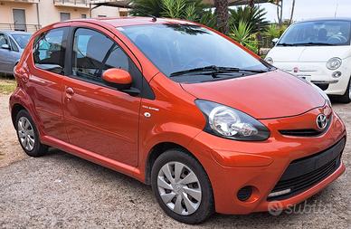 Toyota Aygo 1.0 Cc, 3 porte, Orange Connect.