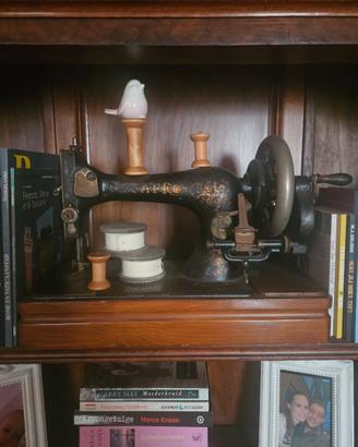 vecchia macchina da cucire a mano
