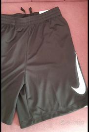 Pantaloncini corti Nike sportivi - Nuovi