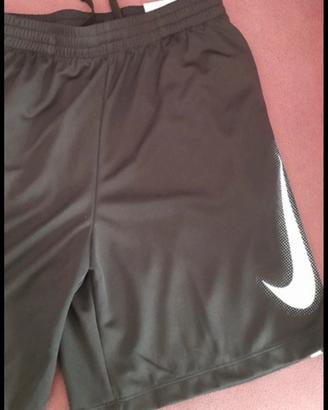 Pantaloncini corti Nike sportivi - Nuovi