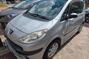 Peugeot 1007 1.4 HDi Trendy Diesel usata